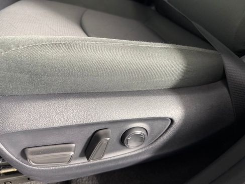 Used 2025 Toyota RAV4 XLE AWD/4WD image 20