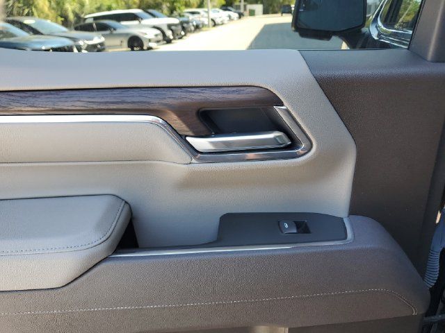 Used 2025 GMC Sierra 1500 SLT AWD/4WD image 12