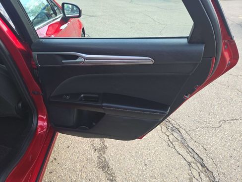 Used 2020 Ford Fusion SE image 25