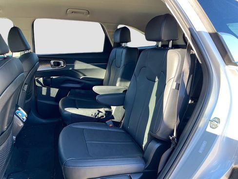 Certified 2025 Kia Sorento EX image 23