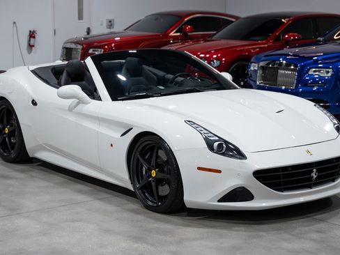 Used 2016 Ferrari California T RWD image 9