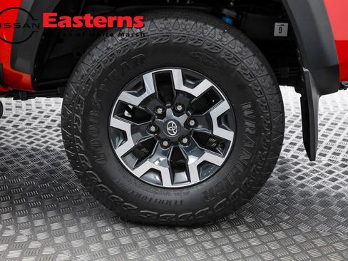 Used 2022 Toyota Tacoma TRD Off-Road w/ Black Out Package (TMS) image 60