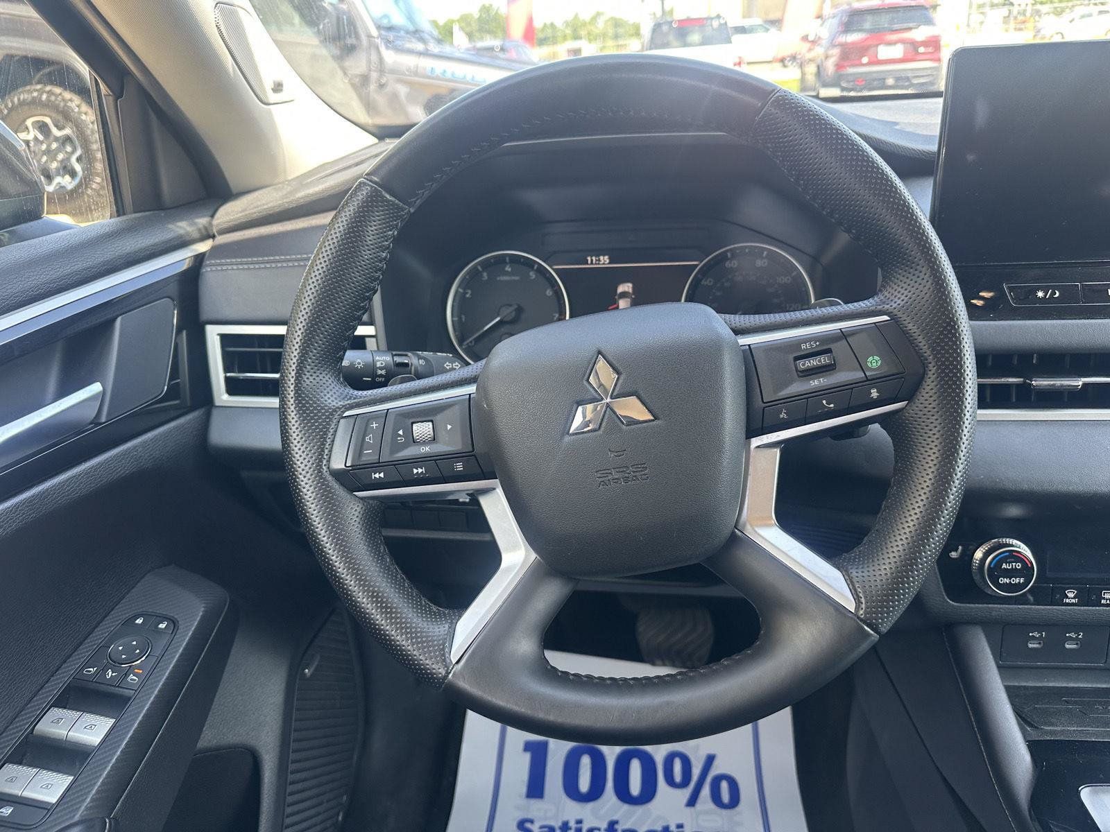 Used 2025 Mitsubishi Outlander SE FWD image 28