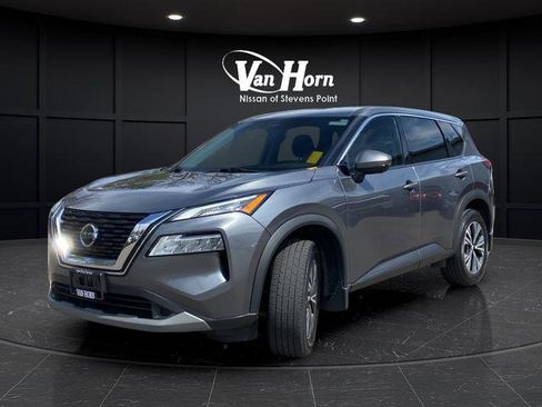 Used 2021 Nissan Rogue SV image 3