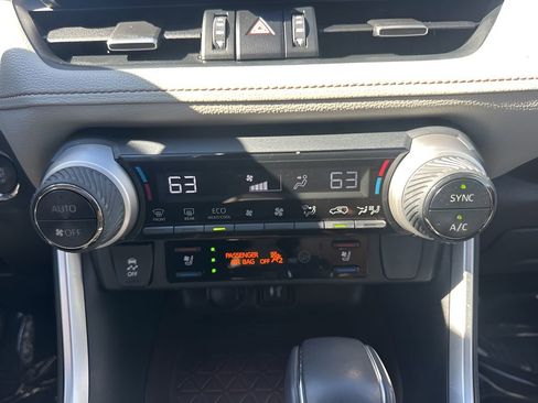 Used 2019 Toyota RAV4 Limited image 19