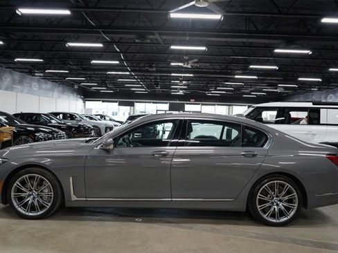 Used 2022 BMW 750i xDrive w/ Luxury Rear Seating Package AWD/4WD image 2