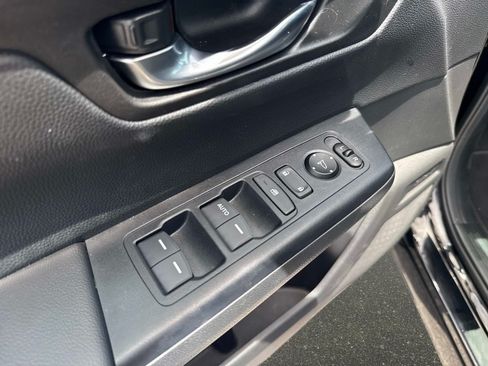 Used 2024 Honda CR-V LX image 17