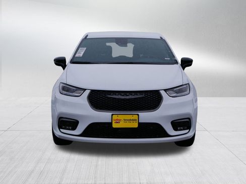 New 2026 Chrysler Pacifica Select image 2