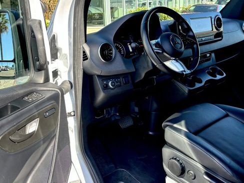 Used 2025 Mercedes-Benz Sprinter 2500 image 12