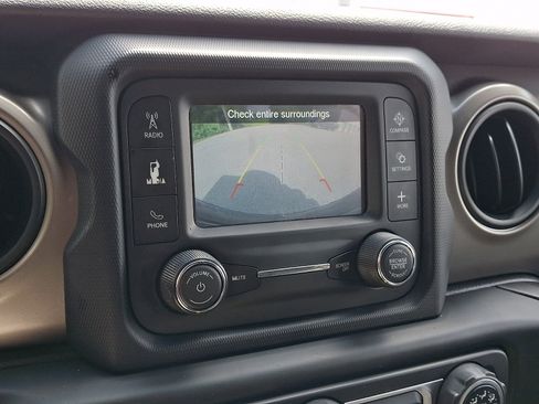 Used 2018 Jeep Wrangler Sport AWD/4WD image 18