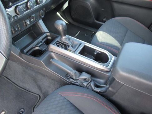 Used 2023 Toyota Tacoma SR5 w/ Technology Package AWD/4WD image 18