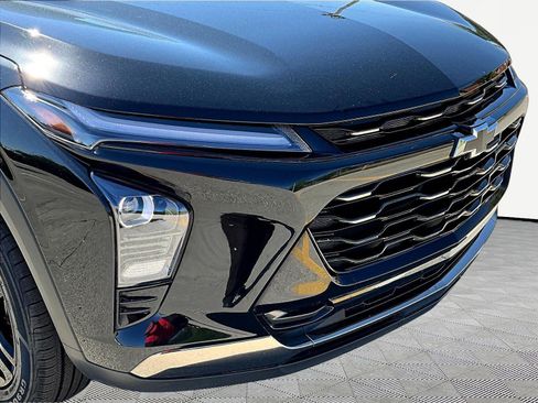 Used 2025 Chevrolet Trax ACTIV FWD image 32