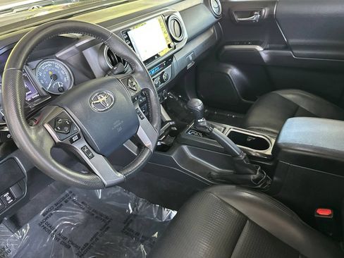 Used 2020 Toyota Tacoma TRD Off-Road w/ TRD Premium Off Road Package AWD/4WD image 10