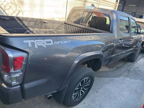 Used 2020 Toyota Tacoma TRD Sport w/ Technology Package image 6
