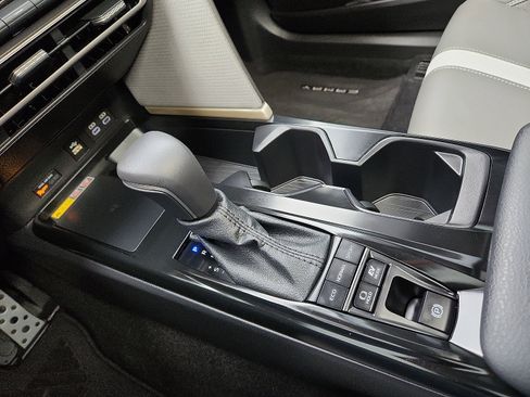 Used 2025 Toyota Camry SE image 20