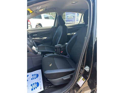 Used 2025 Nissan Versa SV FWD image 11
