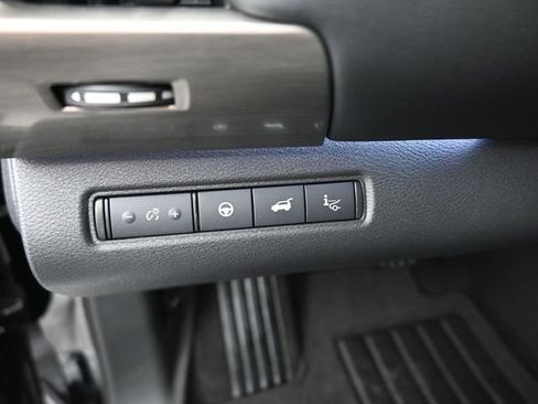 Used 2024 Nissan Pathfinder Platinum image 20