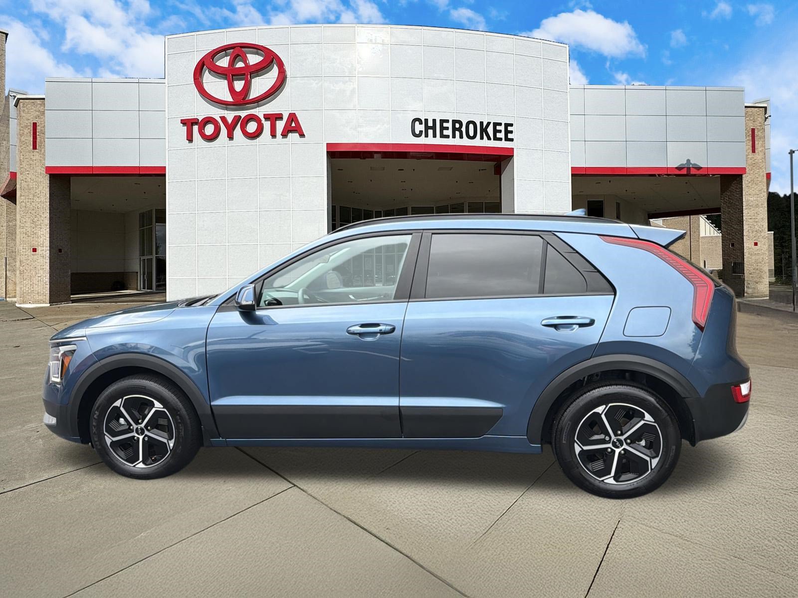 Used 2025 Kia Niro EX FWD image 8