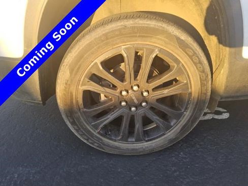 Used 2023 GMC Acadia SLE w/ Driver Convenience Package FWD image 21