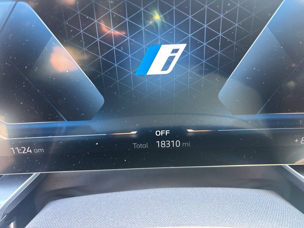 Certified 2024 BMW i7 xDrive60 w/ M Sport Package RWD image 2