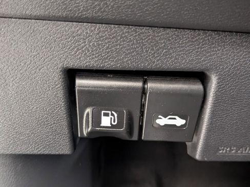 Used 2021 Nissan Versa S FWD image 14