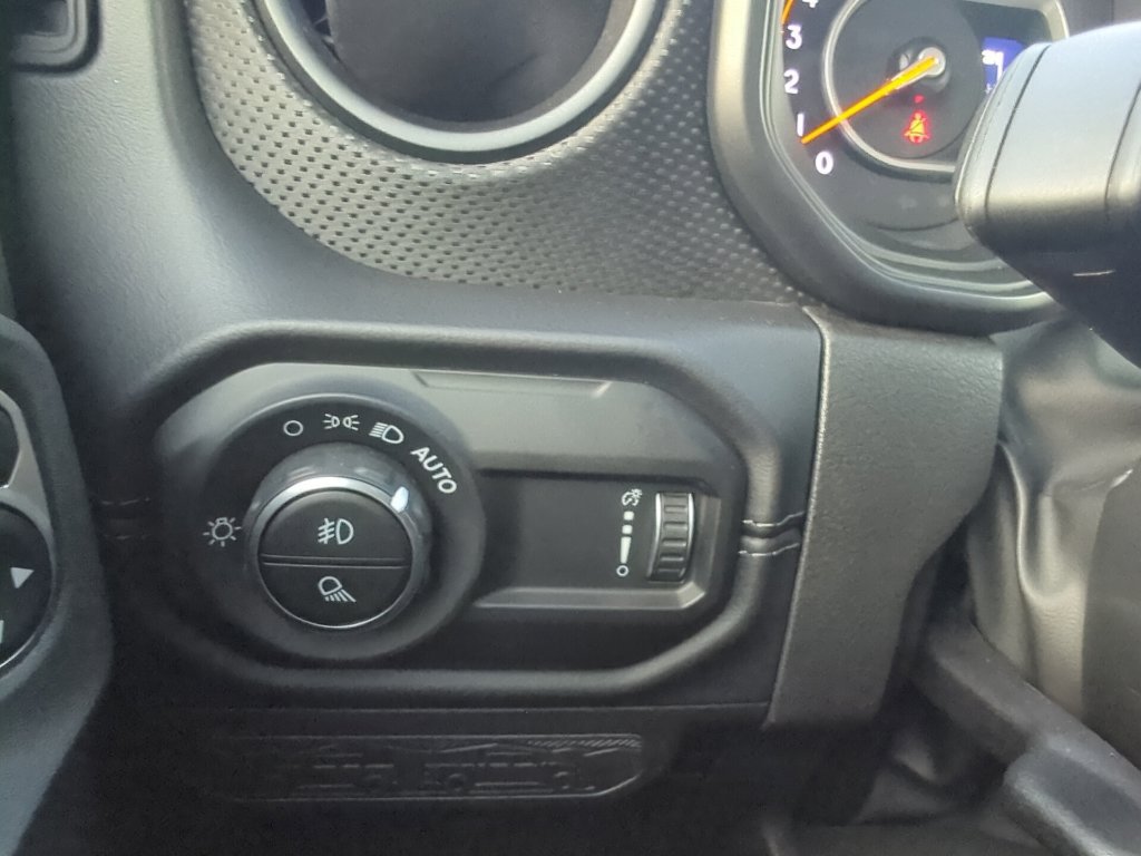 Used 2025 Jeep Gladiator Rubicon w/ Convenience Group AWD/4WD image 33