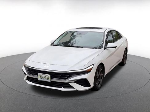 Used 2025 Hyundai Elantra SEL image 7