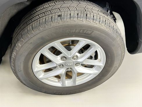 Used 2023 Jeep Grand Cherokee L Laredo w/ Luxury Tech Group I image 32