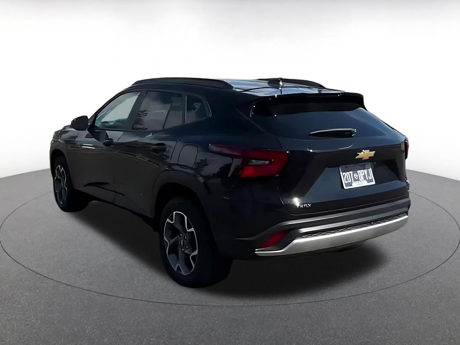 Used 2025 Chevrolet Trax LT FWD image 10