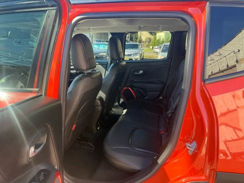 Used 2016 Jeep Renegade Trailhawk w/ Premium Trailhawk Package image 32