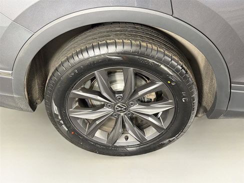 Used 2022 Volkswagen Tiguan SE AWD/4WD image 33