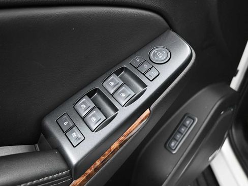 Used 2017 Chevrolet Suburban Premier AWD/4WD image 9