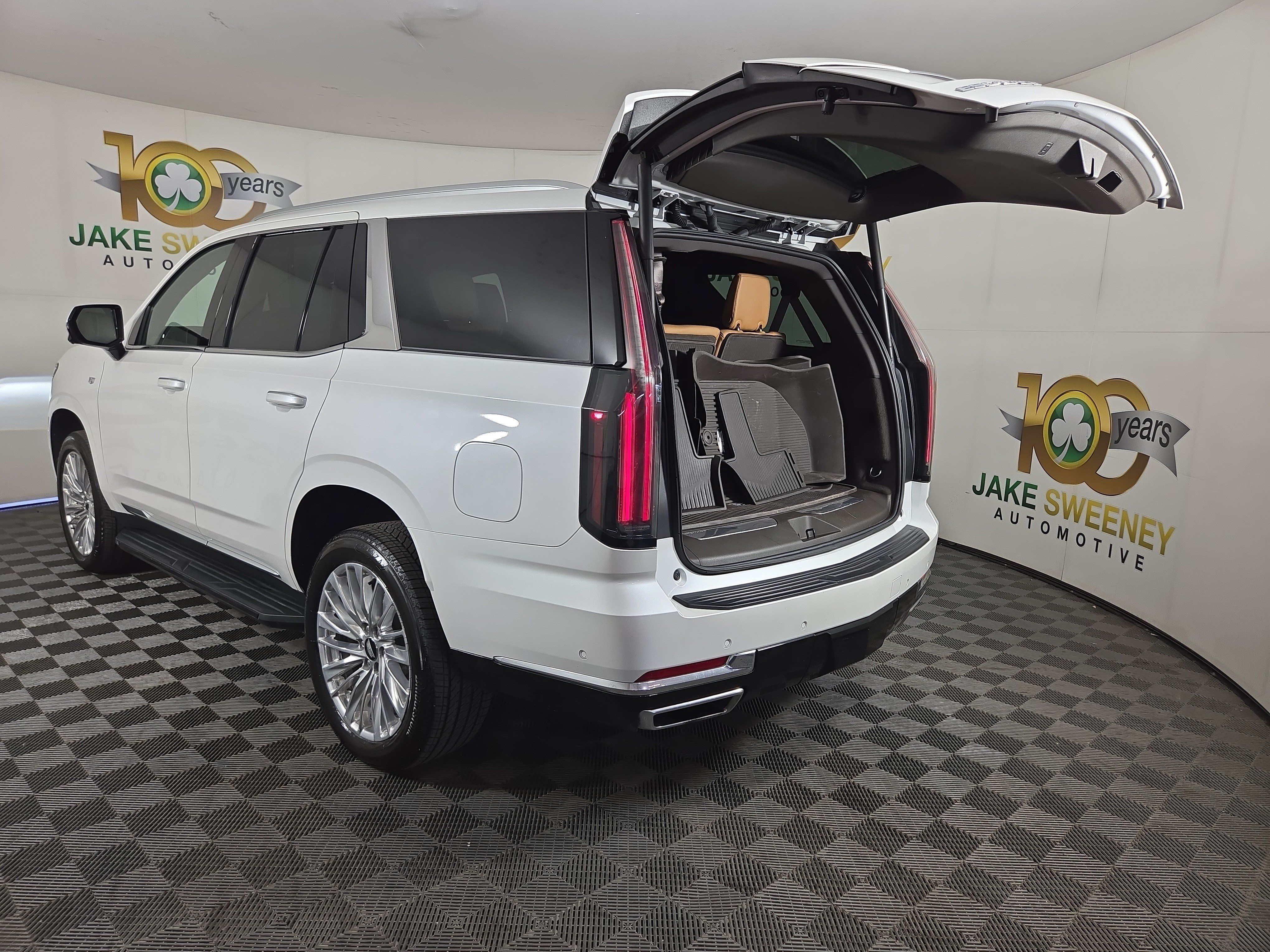 Certified 2025 Cadillac Escalade Premium Luxury w/ LPO, Floor Liner Package AWD/4WD image 34