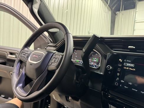 Used 2024 GMC Sierra 2500 AT4 AWD/4WD image 13