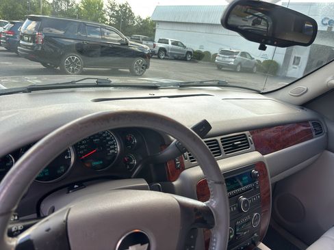Used 2009 Chevrolet Avalanche LT RWD image 15