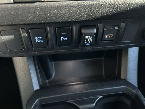 Used 2020 Toyota Tacoma SR5 image 17