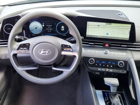 Used 2024 Hyundai Elantra SEL FWD image 27