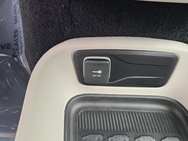 Used 2023 Chrysler Pacifica Touring-L FWD image 33