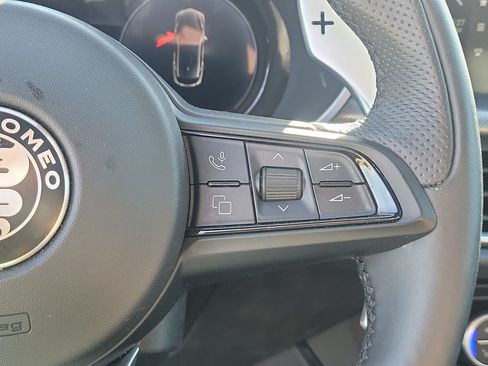 Used 2025 Alfa Romeo Stelvio Sprint AWD/4WD image 27
