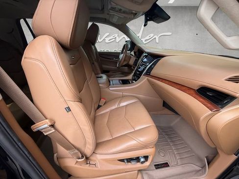 Used 2015 Cadillac Escalade Platinum AWD/4WD image 24