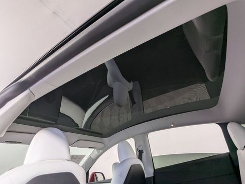 Used 2024 Tesla Model Y Long Range image 11