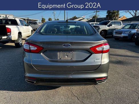 Used 2014 Ford Fusion SE w/ Equipment Group 202A image 5