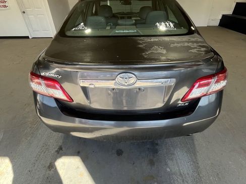 Used 2011 Toyota Camry XLE w/ SE/XLE Extra-Value Pkg FWD image 4