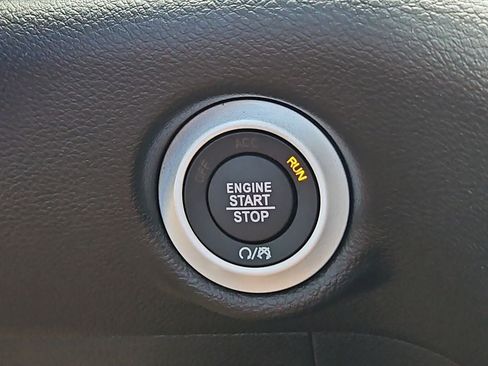 New 2027 Chrysler Pacifica Select FWD image 27