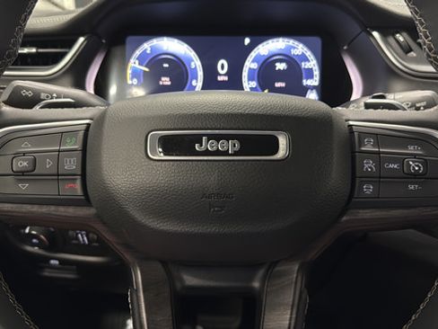 Used 2023 Jeep Grand Cherokee L Limited AWD/4WD image 15
