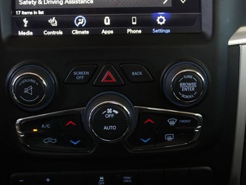 Used 2020 RAM 1500 Classic SLT w/ Luxury Group AWD/4WD image 29