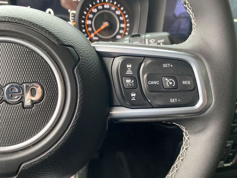 Used 2025 Jeep Wrangler Unlimited Sahara AWD/4WD image 21