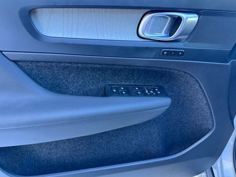 Used 2024 Volvo XC40 B5 Plus image 17