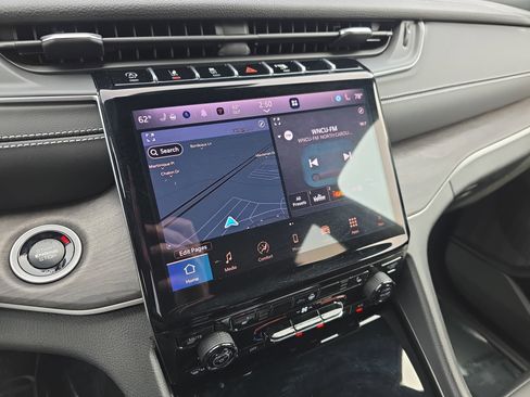 Used 2025 Jeep Grand Cherokee L Limited image 16