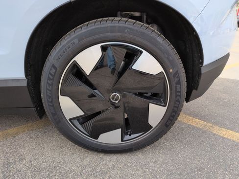 New 2026 Volvo EX30 Plus w/ Protection Package Premier image 16